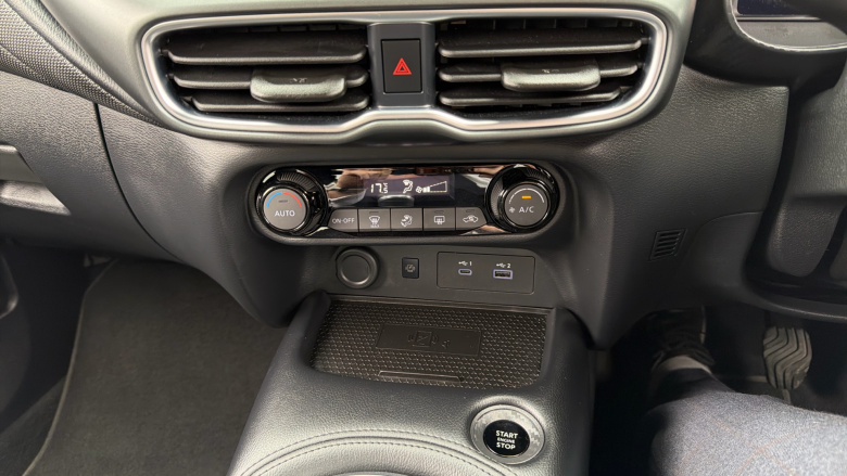 Nissan Juke 1.0 DiG-T N-Connecta 5dr Petrol Hatchback